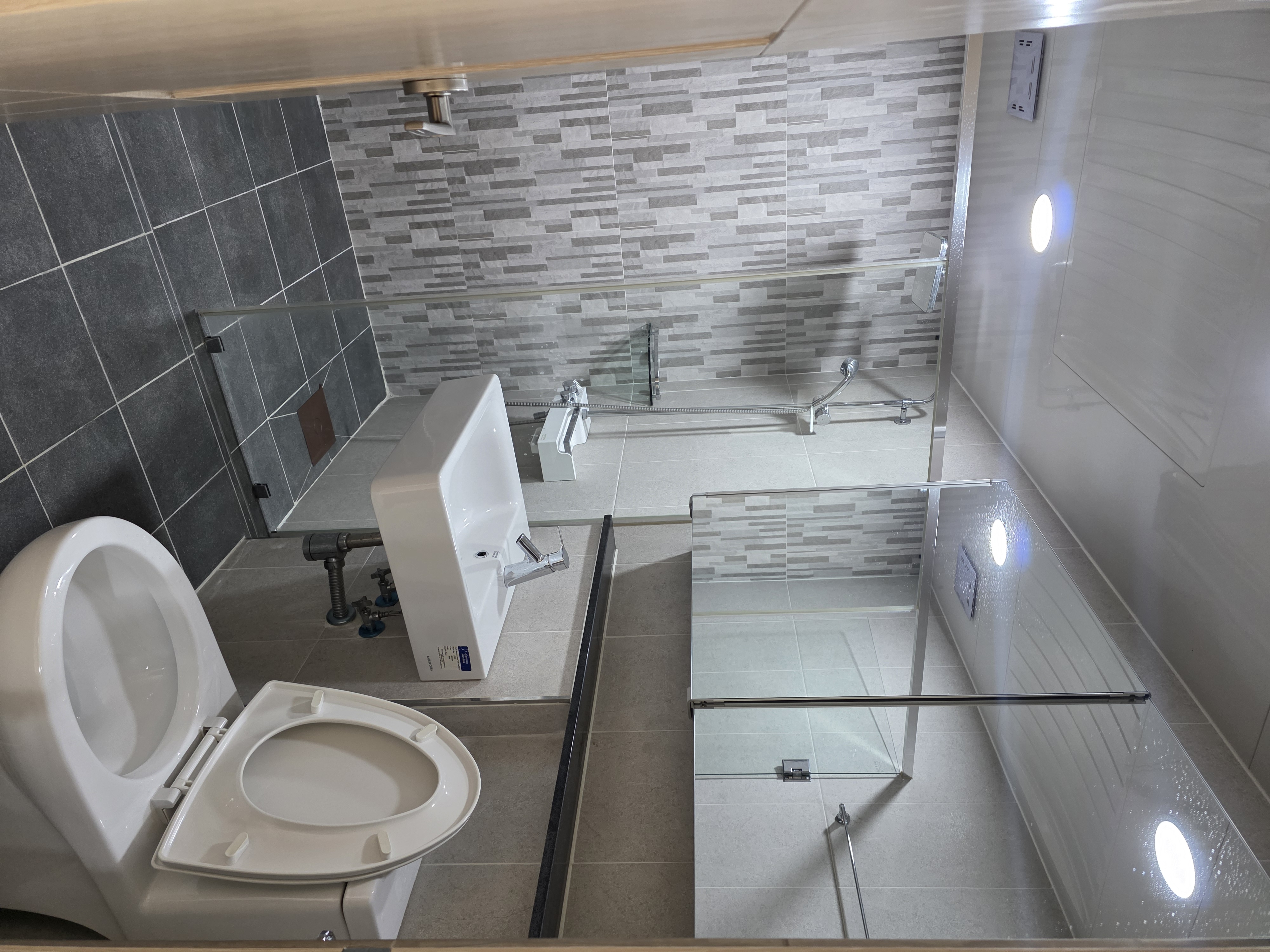 Cloud9 2 bathroom