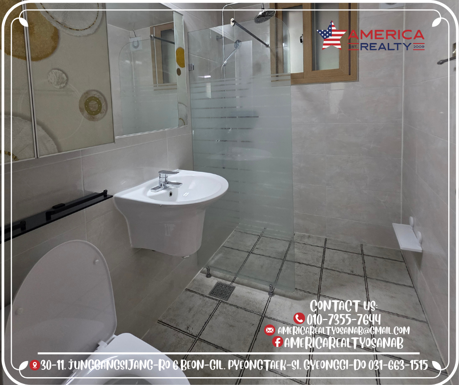 Royal House bathroom