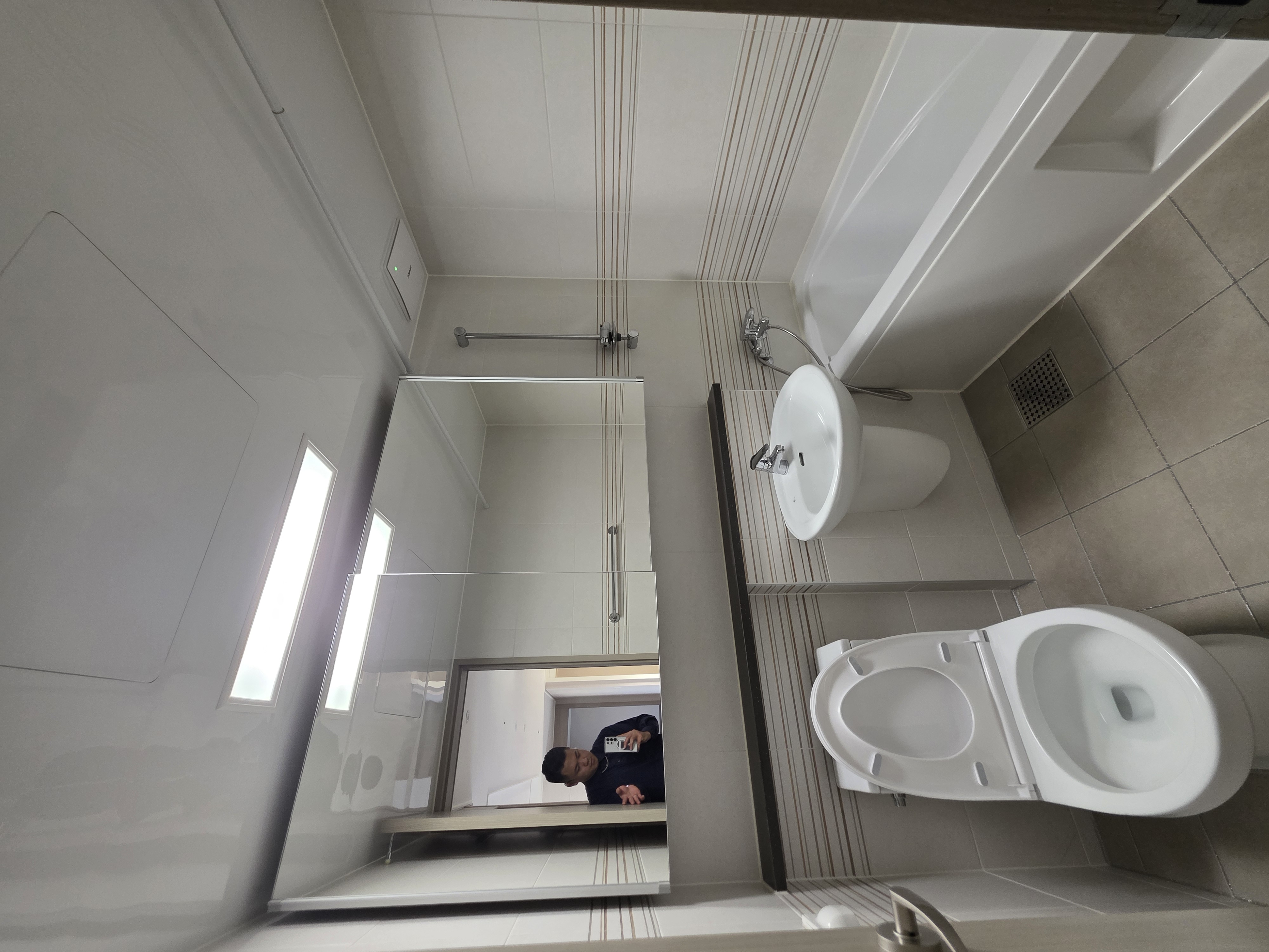 STARHILLS bathroom
